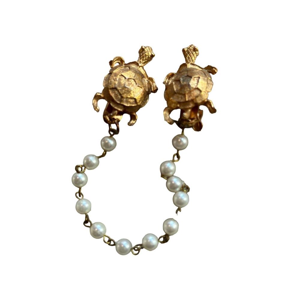 Vintage 1950s Sweater Guard Clip Faux Pearl Chain Gold Tone Turtle Rare - Picture 6 of 7